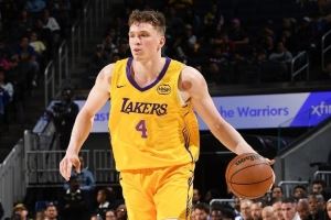 😃美媒调侃:当布朗尼处于空位想要球时 克内克特就是一顿瞎运