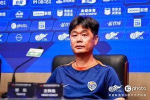 李霄鹏:最近队员训练比较辛苦,到深圳之后主要是适应天气