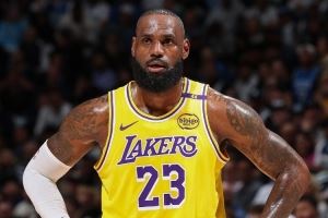 美记:艾顿和斯玛特状态待定&老詹又老1岁&失去DFS 湖人下季更糟